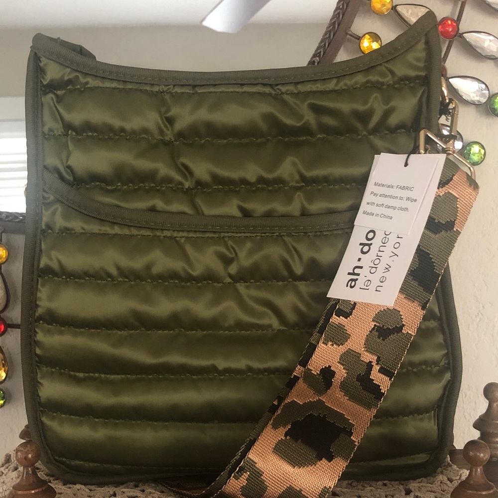 NWT Ahdorned Puffy Sports Nylon Messenger Crossbody w/ Fashion Strap